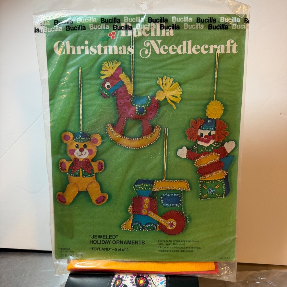Bucilla Jeweled Holiday Ornaments Toyland Set of 4 Felt Applique Kit 2821 New